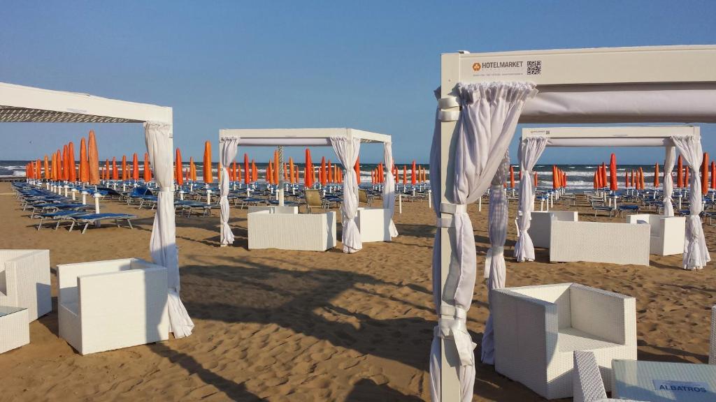Hotel Serenella Lido di Jesolo Buitenkant foto