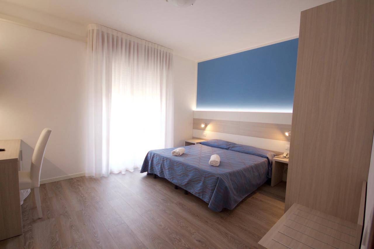 Hotel Serenella Lido di Jesolo Buitenkant foto