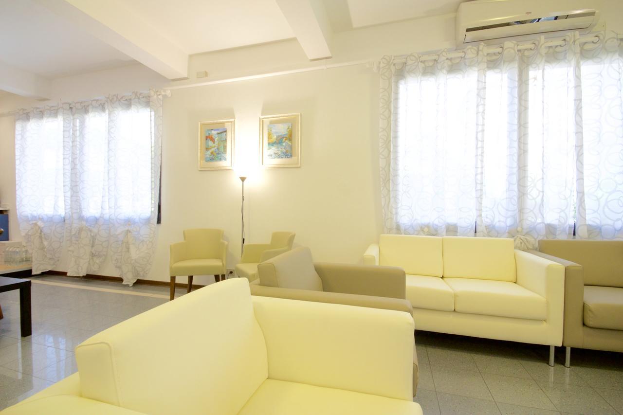 Hotel Serenella Lido di Jesolo Buitenkant foto