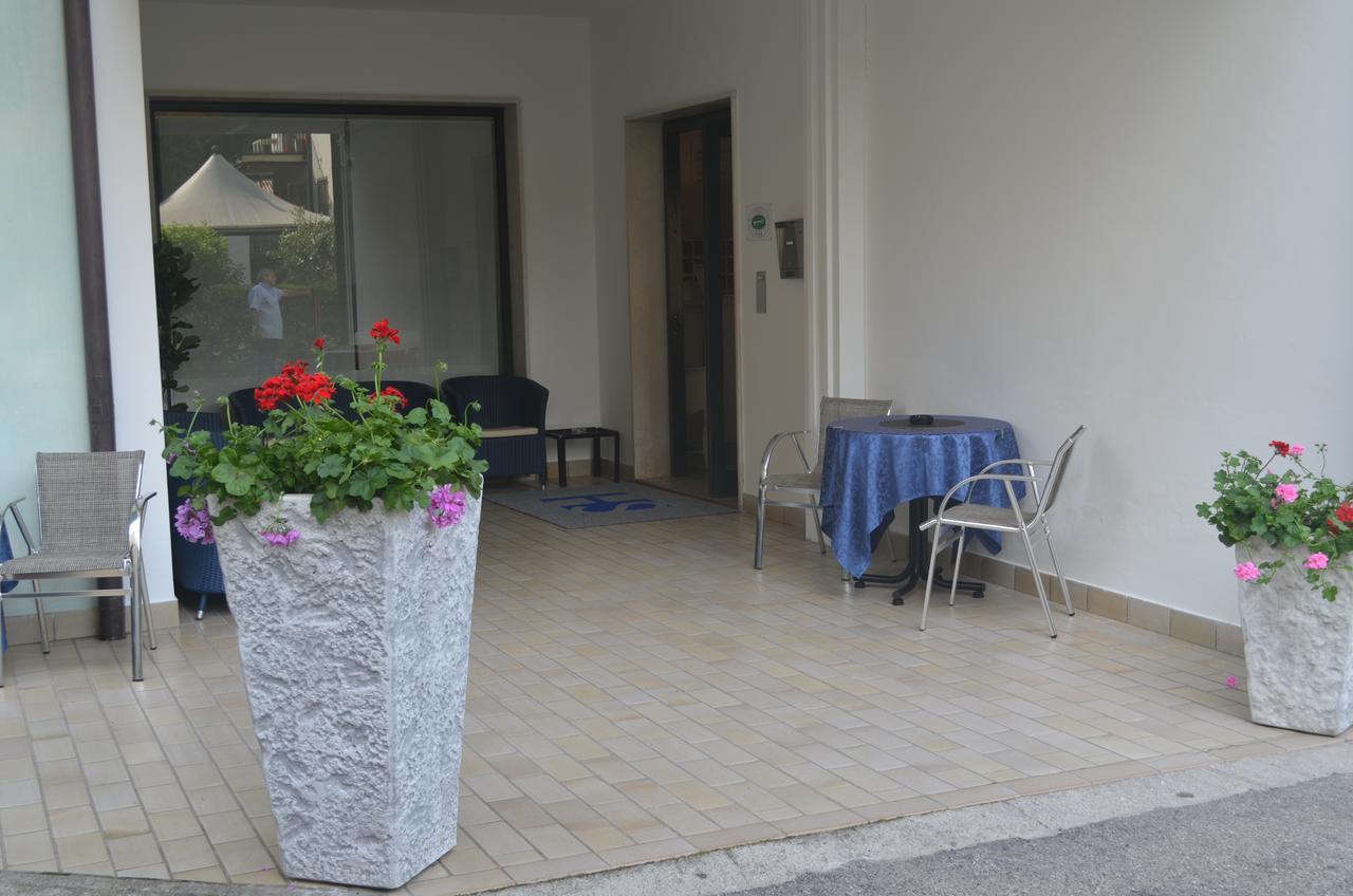 Hotel Serenella Lido di Jesolo Buitenkant foto