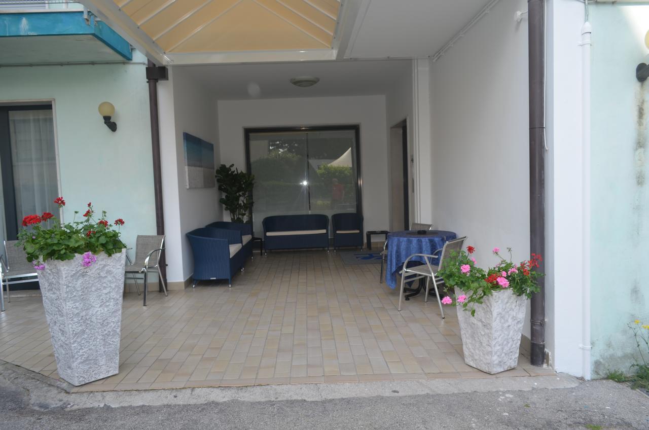 Hotel Serenella Lido di Jesolo Buitenkant foto