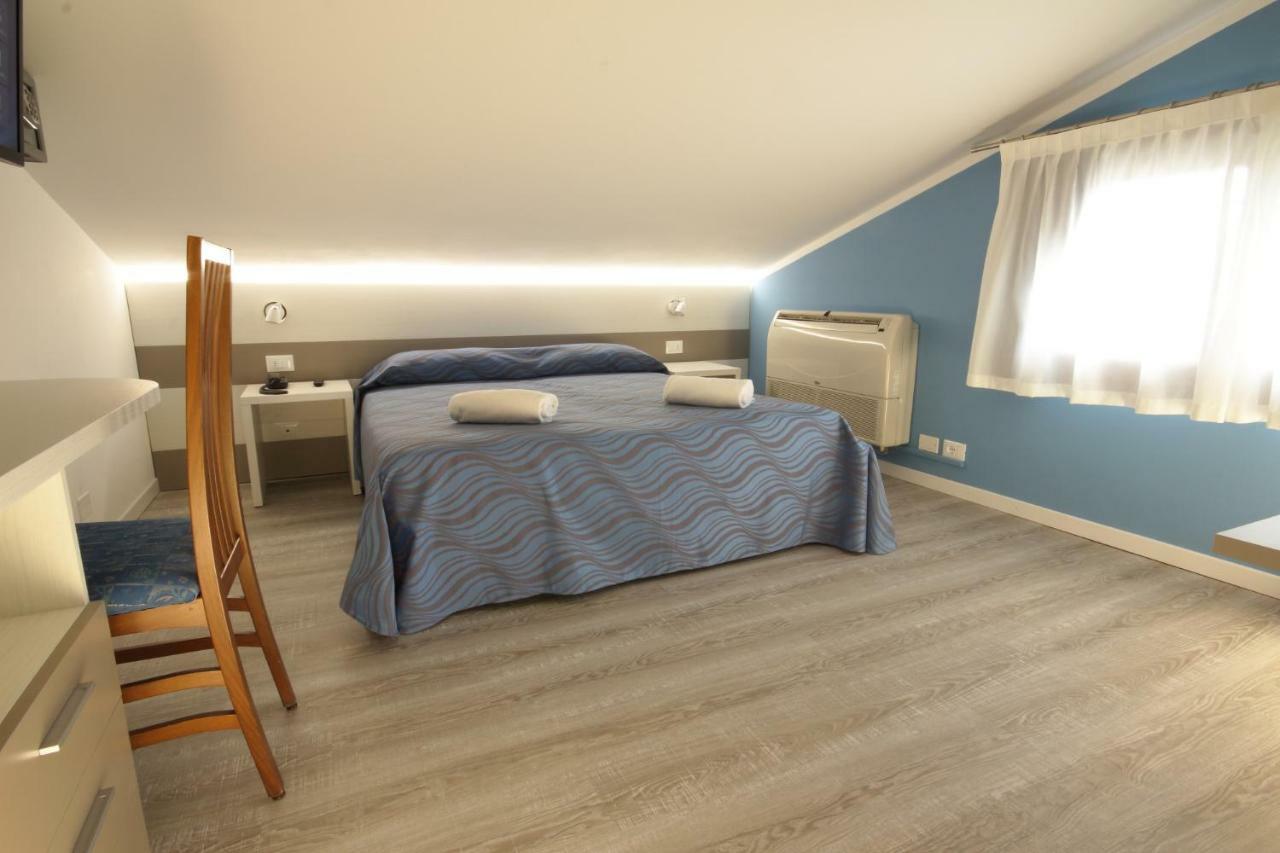 Hotel Serenella Lido di Jesolo Buitenkant foto