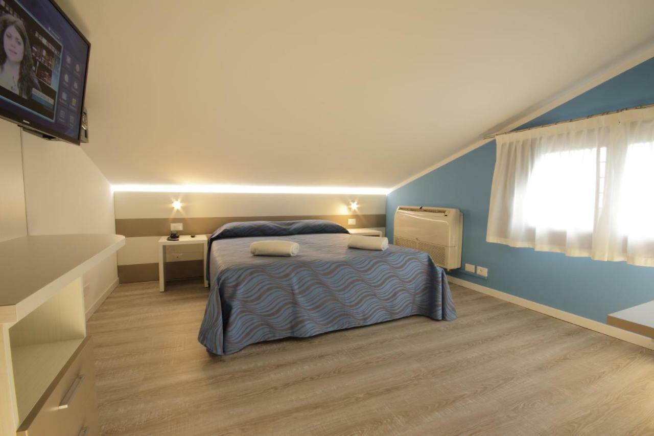 Hotel Serenella Lido di Jesolo Buitenkant foto