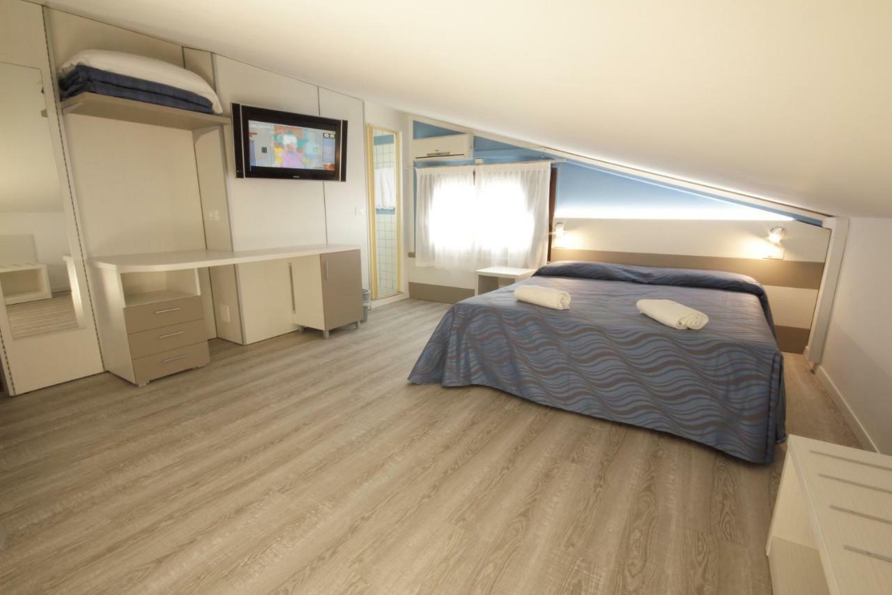 Hotel Serenella Lido di Jesolo Buitenkant foto