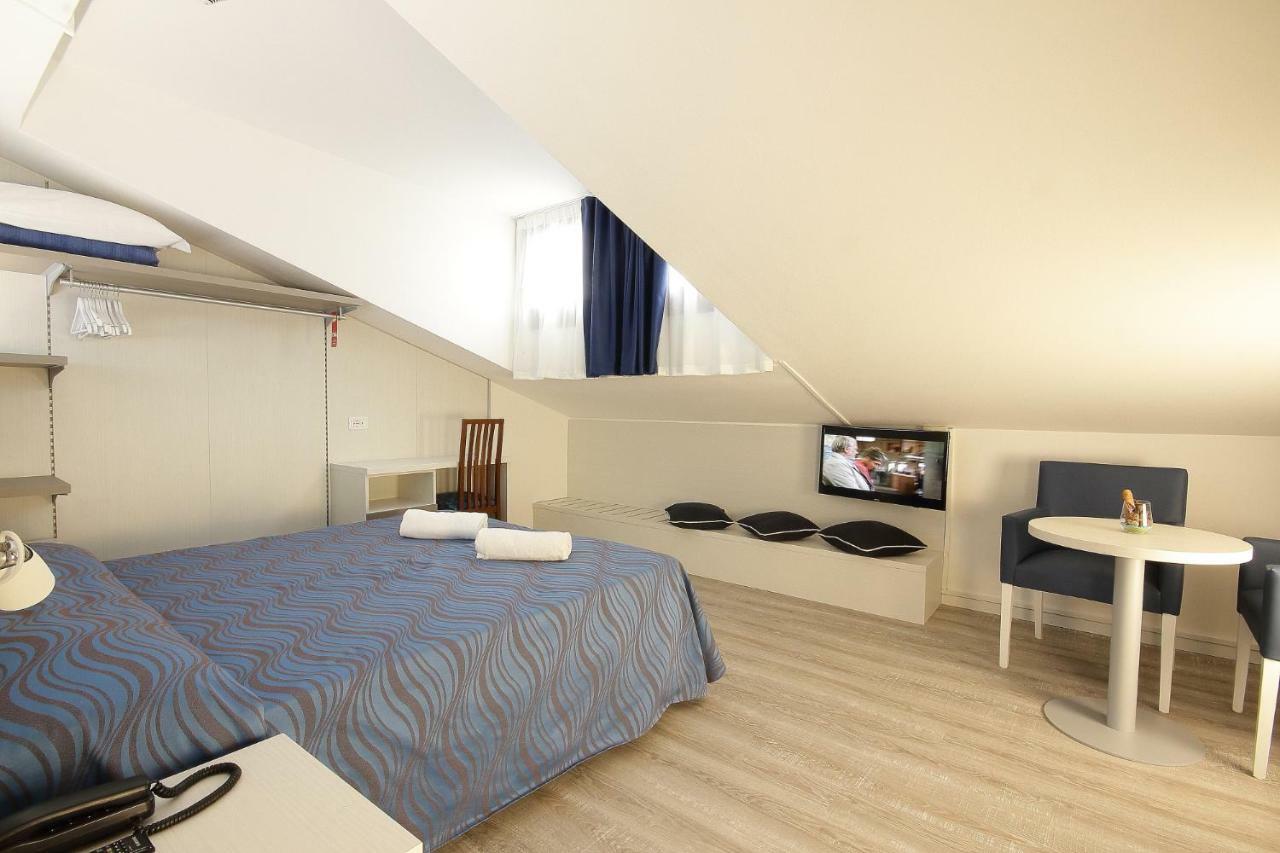 Hotel Serenella Lido di Jesolo Buitenkant foto