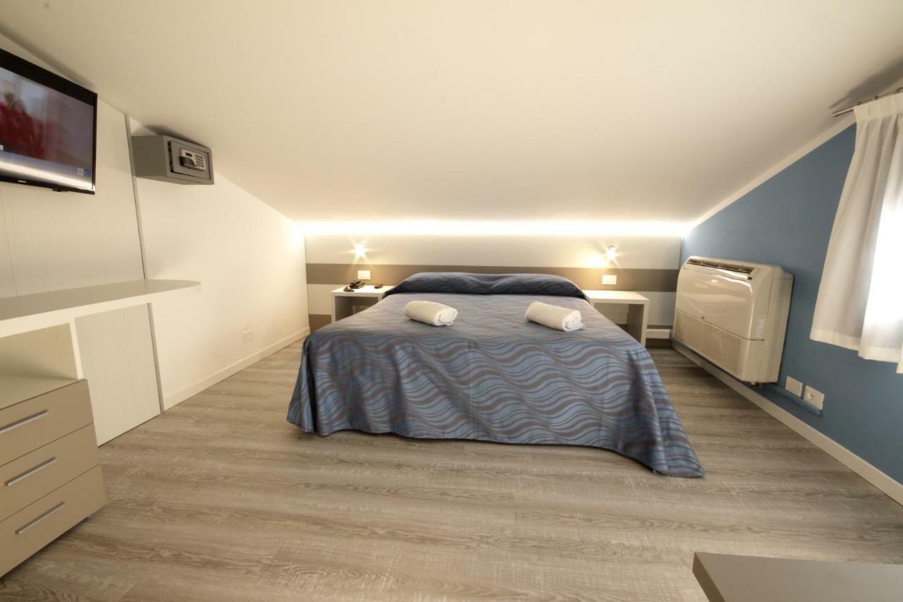 Hotel Serenella Lido di Jesolo Buitenkant foto